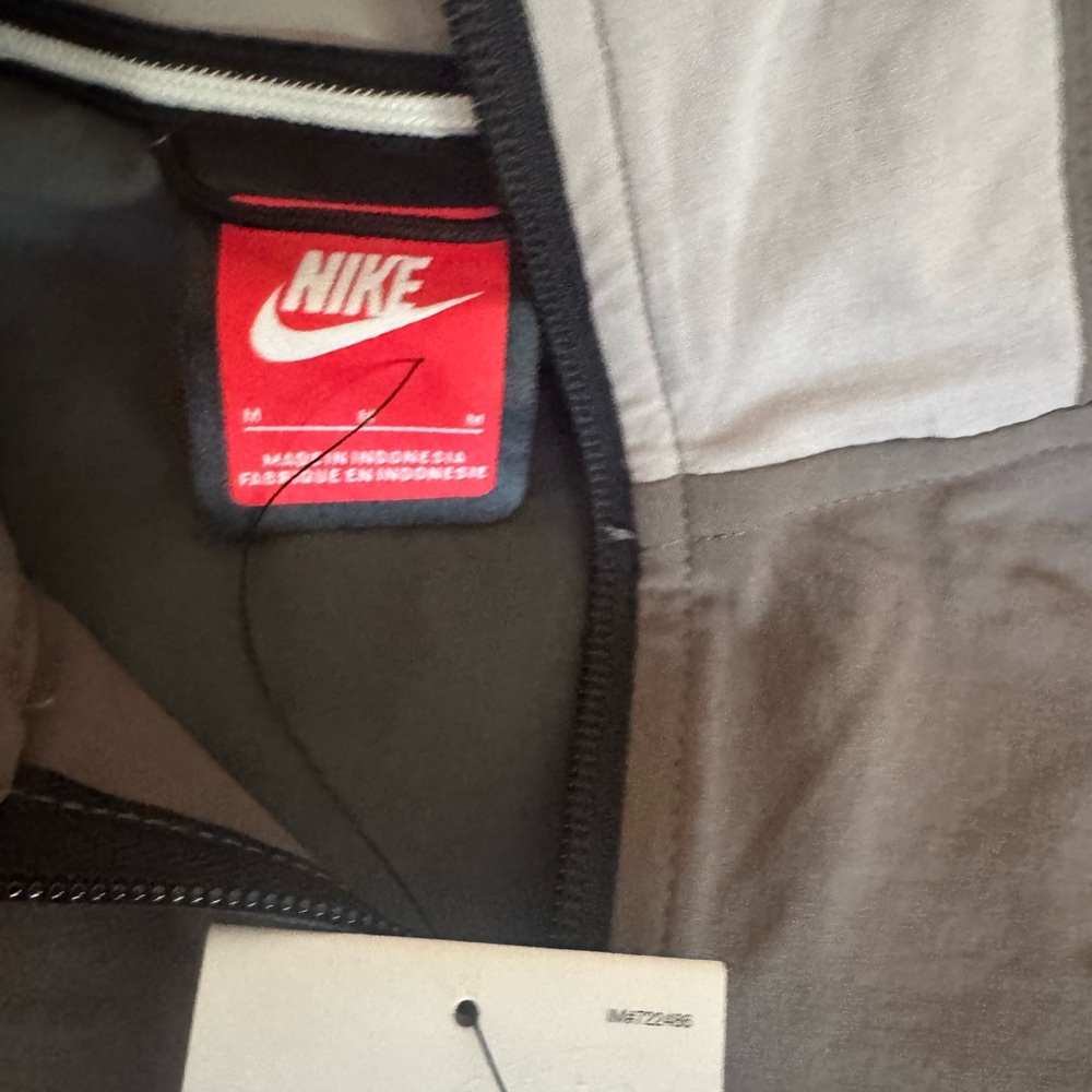 Nike Men’s Gray and Brown Colorblock Windbreaker Jacket - Picture 3 of 4